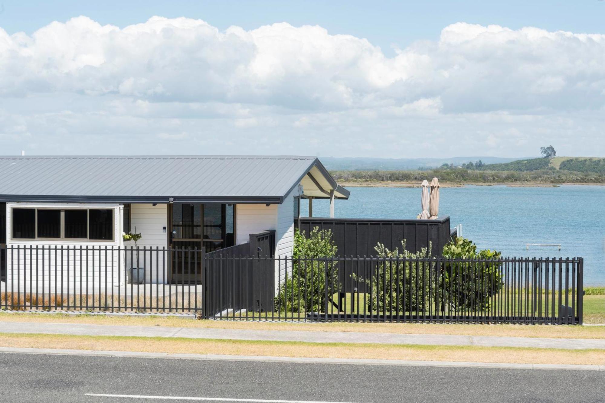 Pukehina Estuary Sunset Views Holiday Home エクステリア 写真