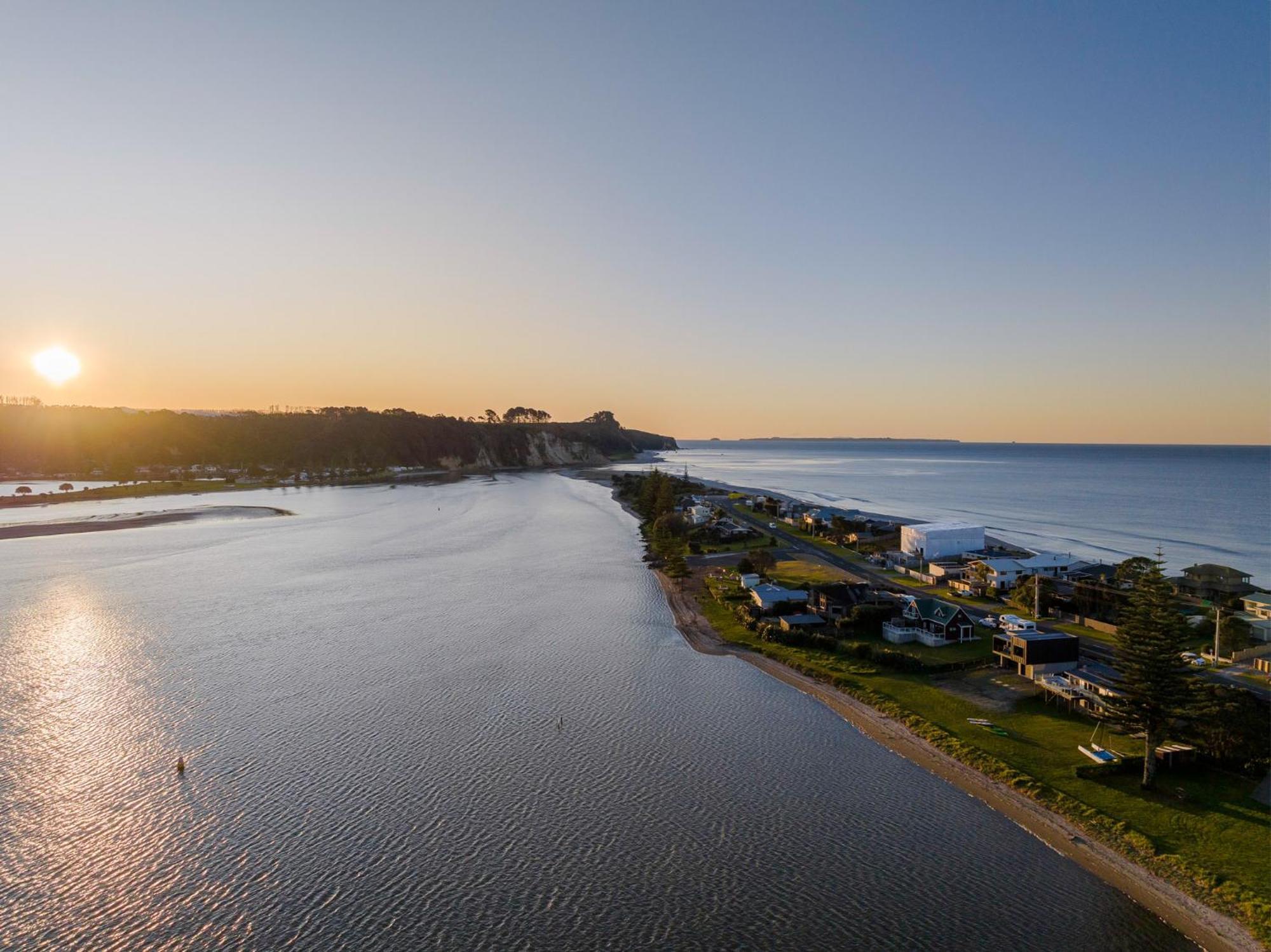 Pukehina Estuary Sunset Views Holiday Home エクステリア 写真